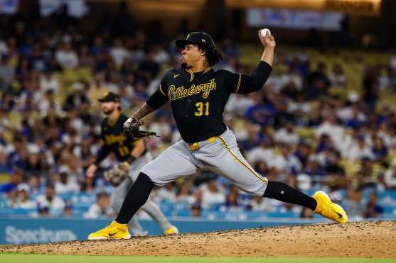 LOS ANGELES (United States), 22/08/2026.- Pirates relief pitcher Gregory Soto throws a pitch in the 10th inning of the MLB game between the Los Angeles Dodgers and the Pittsburgh Pirates in Los Angeles, California, USA, 21 August 2026. EFE/EPA/CHRIS TORRES