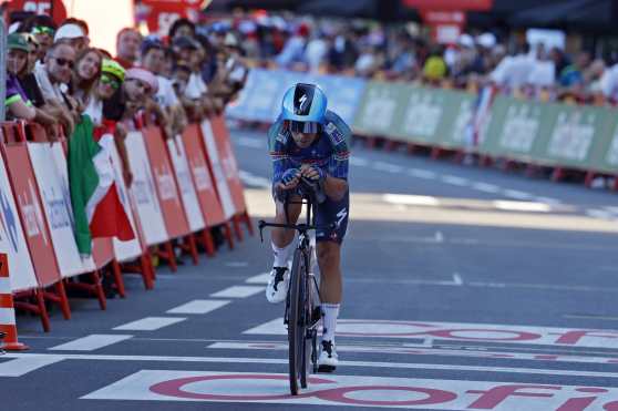 MONACO (Monaco), 22/08/2026.- Spanish rider Mikel Landa of team Soudal Quick-Step competes in the 1st stage of the La Vuelta a Espana cycling tour, an individual time trial (ITT) over 9.4km in Monaco, 22 August 2026. (Ciclismo) EFE/EPA/SEBASTIEN NOGIER
