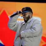 El cantante colombiano Manuel Turizo se presenta en el concierto "Voces por la vida," que se celebra en Bogotá, a favor de los damnificados por el terremoto en Colombia, (Foto Prensa Libre: EFE)