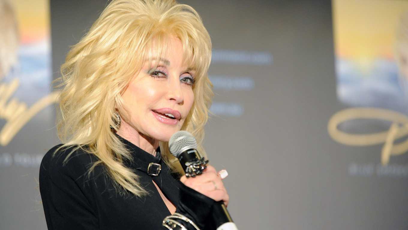 California declara el 25 de septiembre como el Día de Dolly Parton