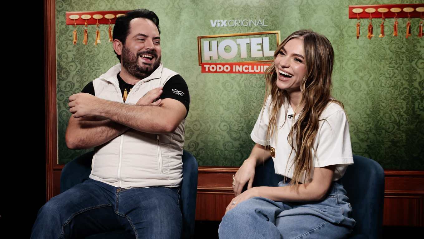 José Eduardo Derbez y Sofía Castro protagonizan “Hotel Todo Incluido” y hablan del peso de sus apellidos