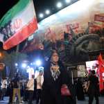 Tehran (Iran (Islamic Republic Of)), 26/08/2026.- Iranians take part in a night demonstration against the United States near an anti-US billboard in Tehran, Iran, 26 August 2026, following Washington's announcement of new sanctions. Tehran promised to retaliate after US Treasury Secretary Scott Bessent, acting at President Donald Trump's direction, launched 'Operation Economic Outcast,' an economic campaign designed to cut off Iran's global financial connections. (Estados Unidos, Teherán) EFE/EPA/ABEDIN TAHERKENAREH RESTRICTIONS: NO Access Israel Media/Persian Language TV Stations Outside Iran/Strictly No Access BBC Persian/VOA Persian/Manoto TV/Iran International TV. (As mandated by Iran's Directorate General for Foreign Media) --
