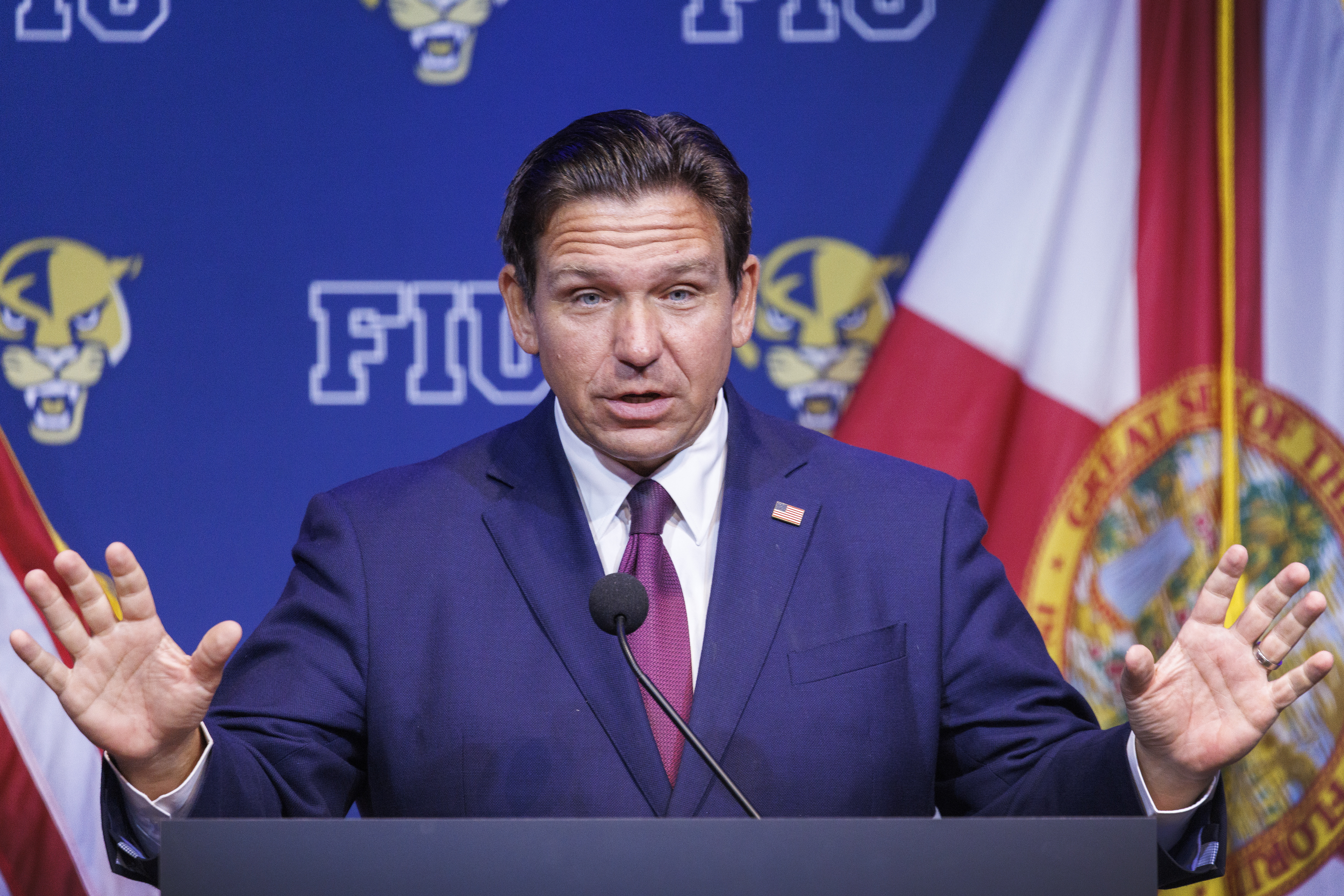 El gobernador de Florida, Ron DeSantis. (Foto Prensa Libre: EFE/EPA/CRISTOBAL HERRERA-ULASHKEVICH).