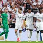 MADRID, 30/08/2026.- El centrocampista turco del Real Madrid Arda Guler celebra su gol, cuarto del equipo blanco, durante el partido de LaLiga entre el Real Madrid y el Málaga, este domingo en el estadio Santiago Bernabéu. EFE/Chema Moya