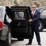 Un círculo rojo señala el camión de catering en el que presuntamente se escondió Donald Trump.