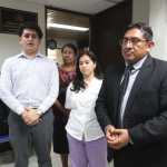 Sergio Morataya y Heizel Morales, junto a su abogado, al finalizar la audiencia en la que fueron enviados a juicio. (Foto Prensa Libre: Moisés Xec)