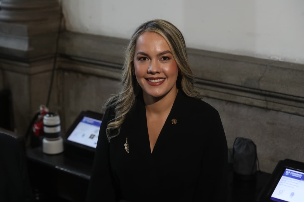 Ivanna Bonilla Oliva fue juramentada como diputada al Congreso por Chiquimula y ocupará la curul que dejó vacante el fallecido legislador Juan Ignacio Quijada Heredia. (Foto Prensa Libre: Byron Baiza)