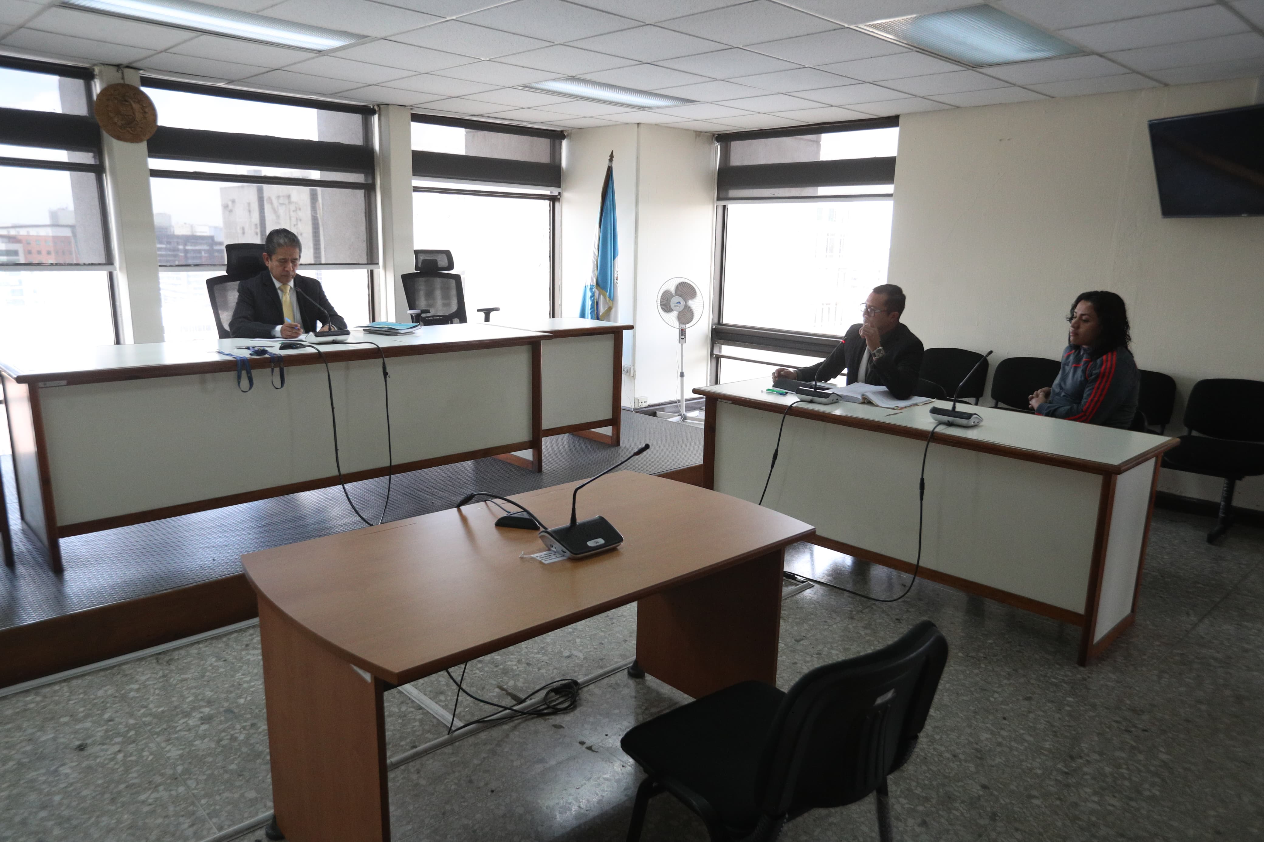 Carlos Josué Aquino fue condenado a cuatro años de prisión inconmutables por el delito de robo en forma continuada, en el caso Los Capitol. (Foto Prensa Libre)