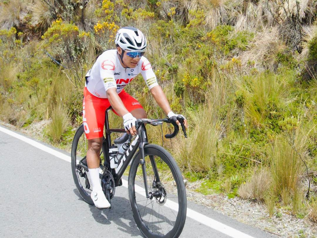 Mardoqueo Vásquez escala en la Vuelta a Colombia: así quedó el guatemalteco tras la etapa reina.(Foto Prensa Libre: Duro Al Pedal).