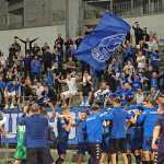 Presidente del Dinamo City reparte dinero entre sus jugadores tras victoria en la Conference League.(Foto Prensa Libre: Dinamo City).