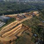 El terreno ubicado en el sector La Cascada, zona 3 de Zaragoza, Chimaltenango, albergará la Ciudad Deportiva de Zaragoza, la primera de cuatro que proyecta construir el Gobierno. (Foto Prensa Libre: Gobierno de Guatemala)