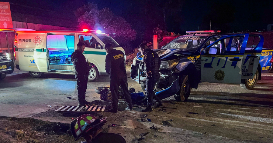 ACCIDENTE ENTRE PATRULLA PNC Y MOTO EN CIUDAD QUETZAL