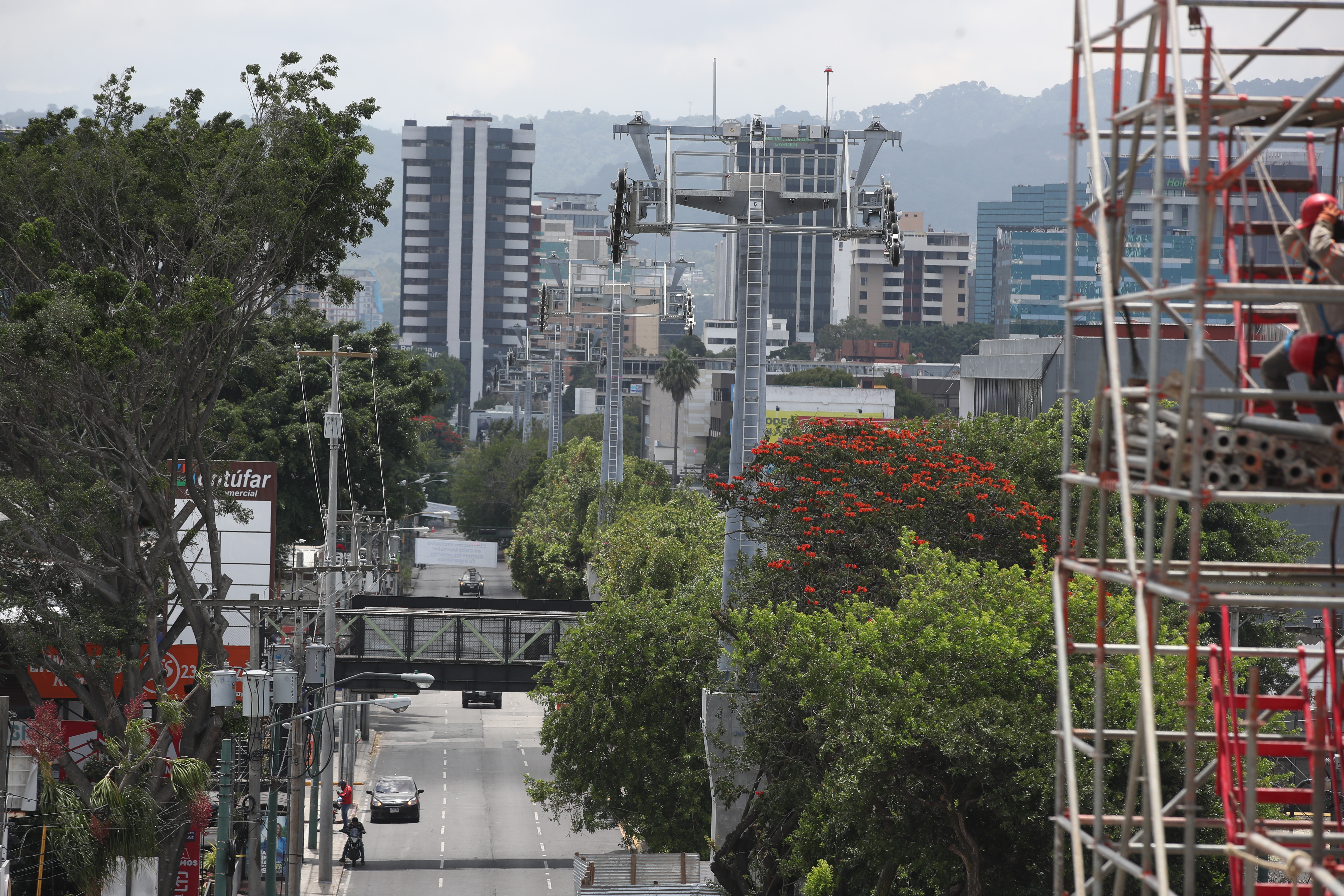 Trabajos de construcción de la línea 1 del AeroMetro avanzan en el sector de las estaciones Plaza España y Tecún Umán, en la zona 9 capitalina.