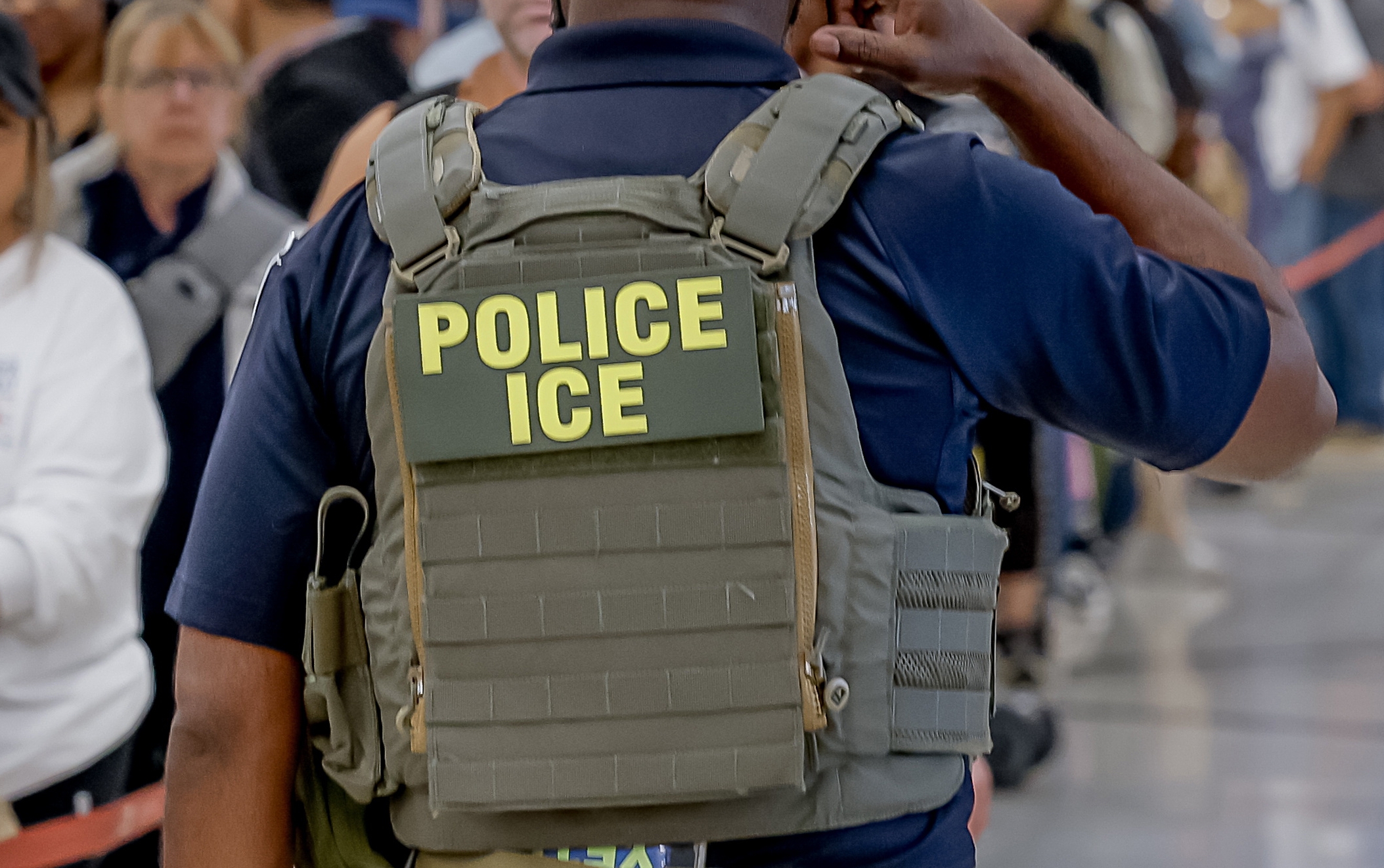 Agentes del ICE se desplegaron en aeropuertos estadounidenses