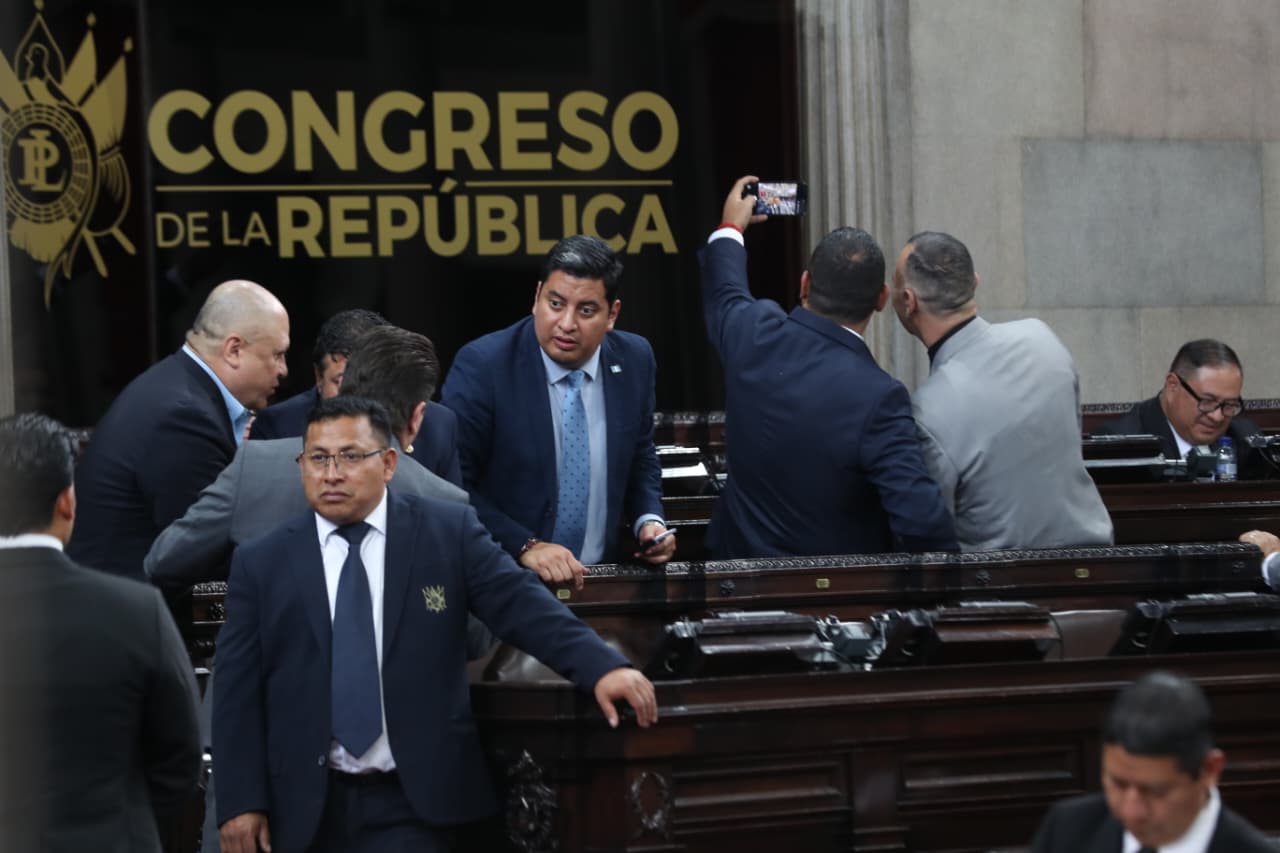 Analistas explican que la reforma al IUSI ha sido utilizada como bandera preelectoral, y que un análisis técnico, que no se hizo, más profundo habría permitido evidenciar la realidad de los recursos municipales y discutir cómo mejorar el uso y control de esos recursos. (Foto, Prensa Libre: Moisés Xec)