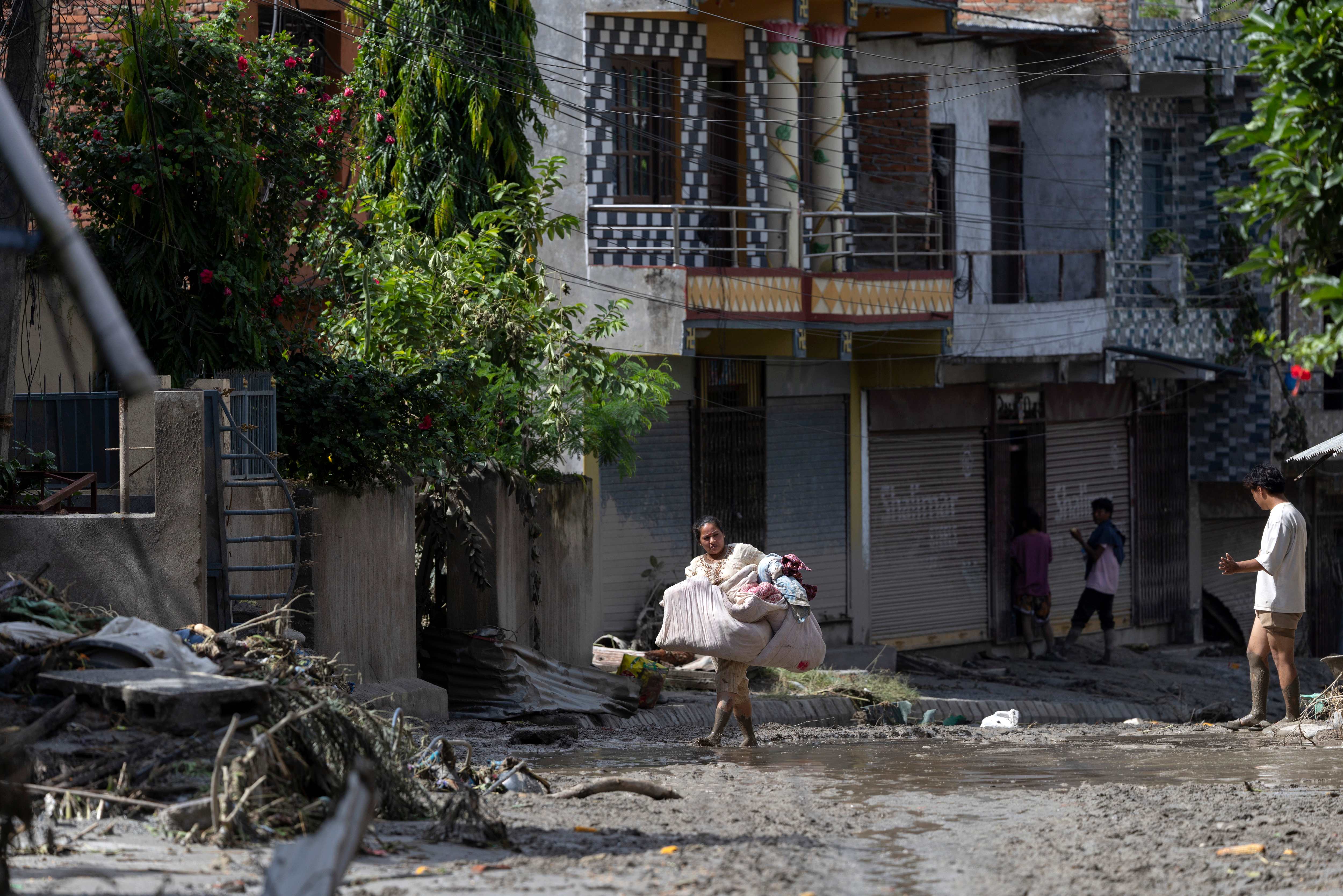 BUSQUEDA DE AFECTADOS POR INUNDACIÓN EN NEPAL'