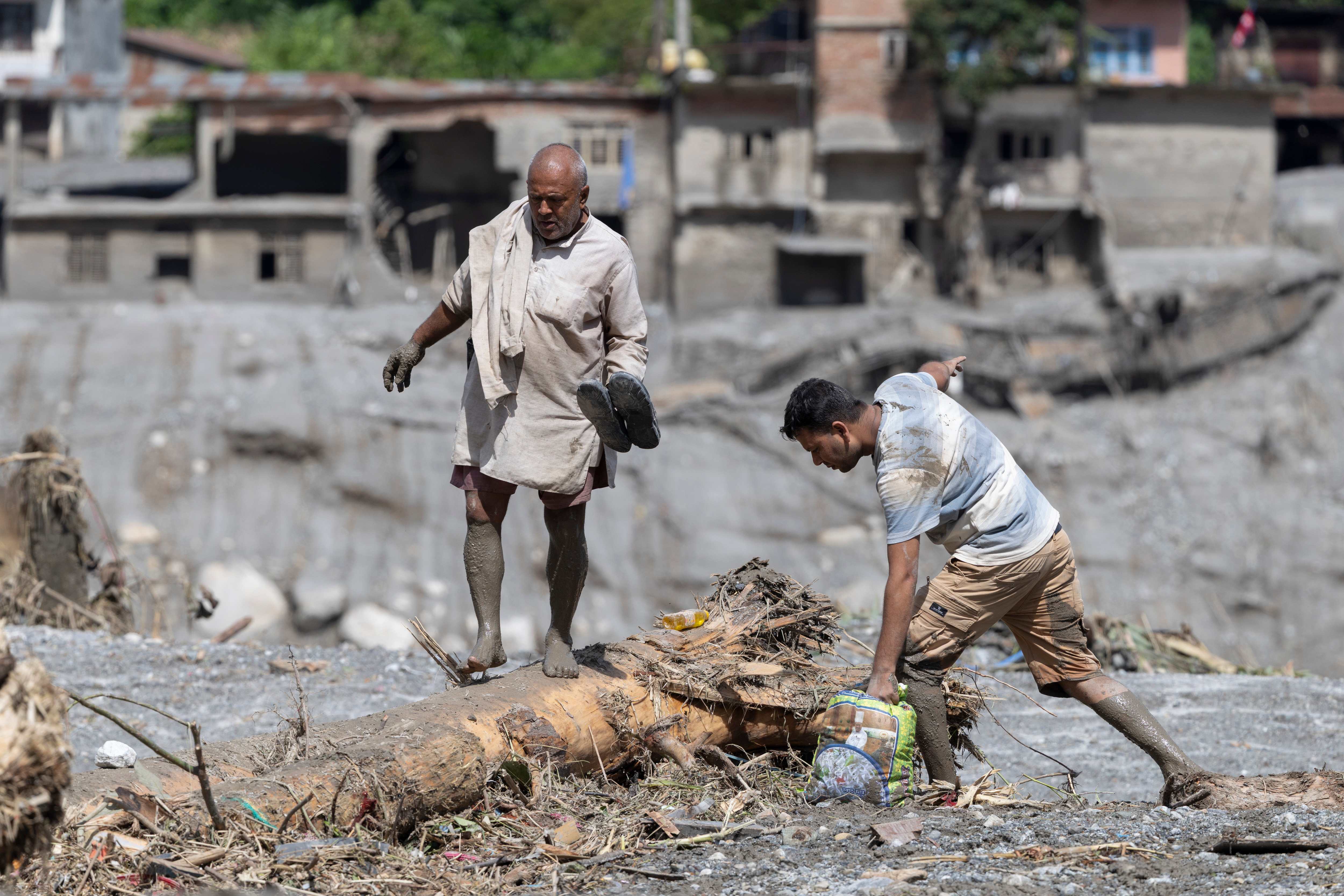 BUSQUEDA DE AFECTADOS POR INUNDACIÓN EN NEPAL'