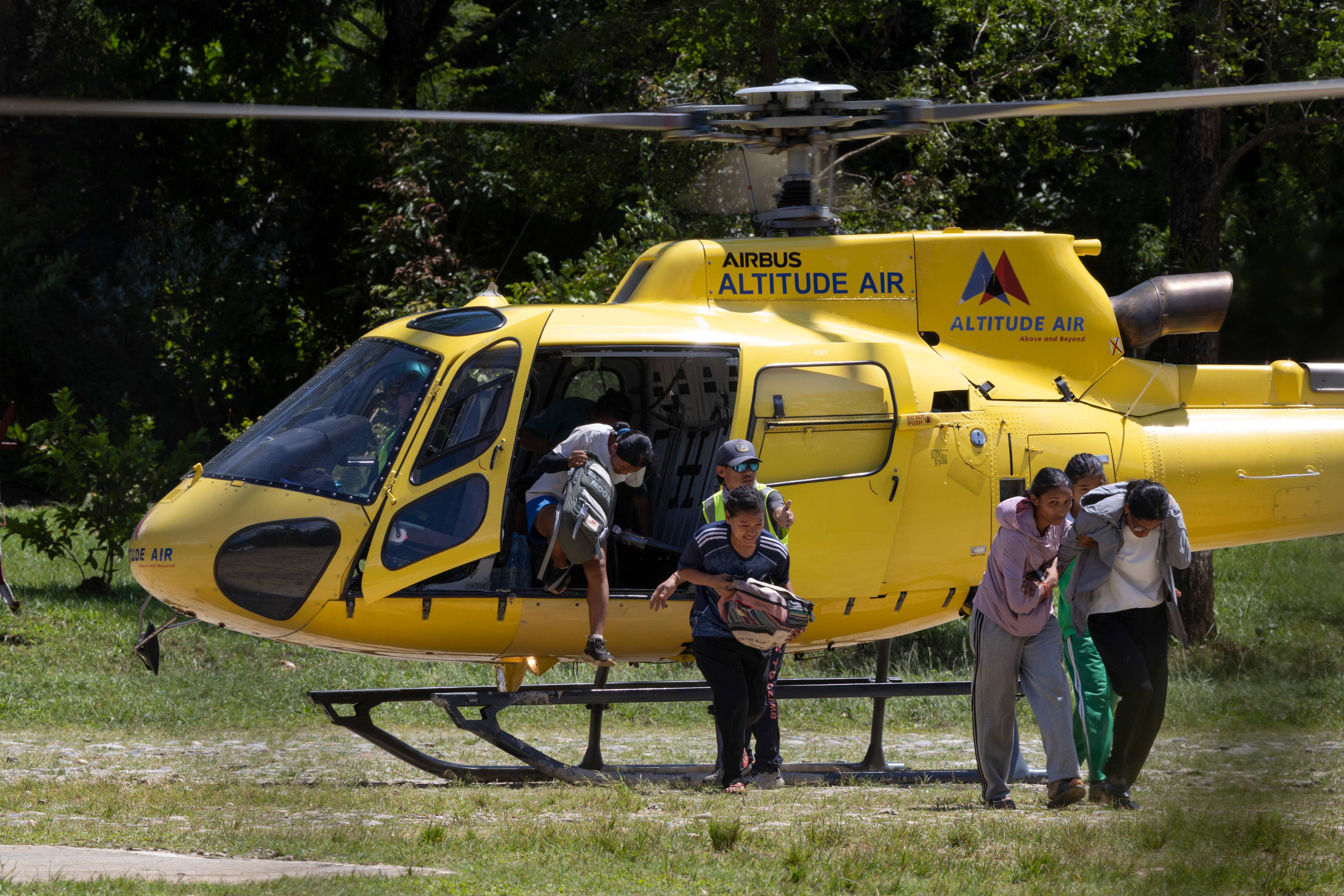 BUSQUEDA DE AFECTADOS POR INUNDACIÓN EN NEPAL'