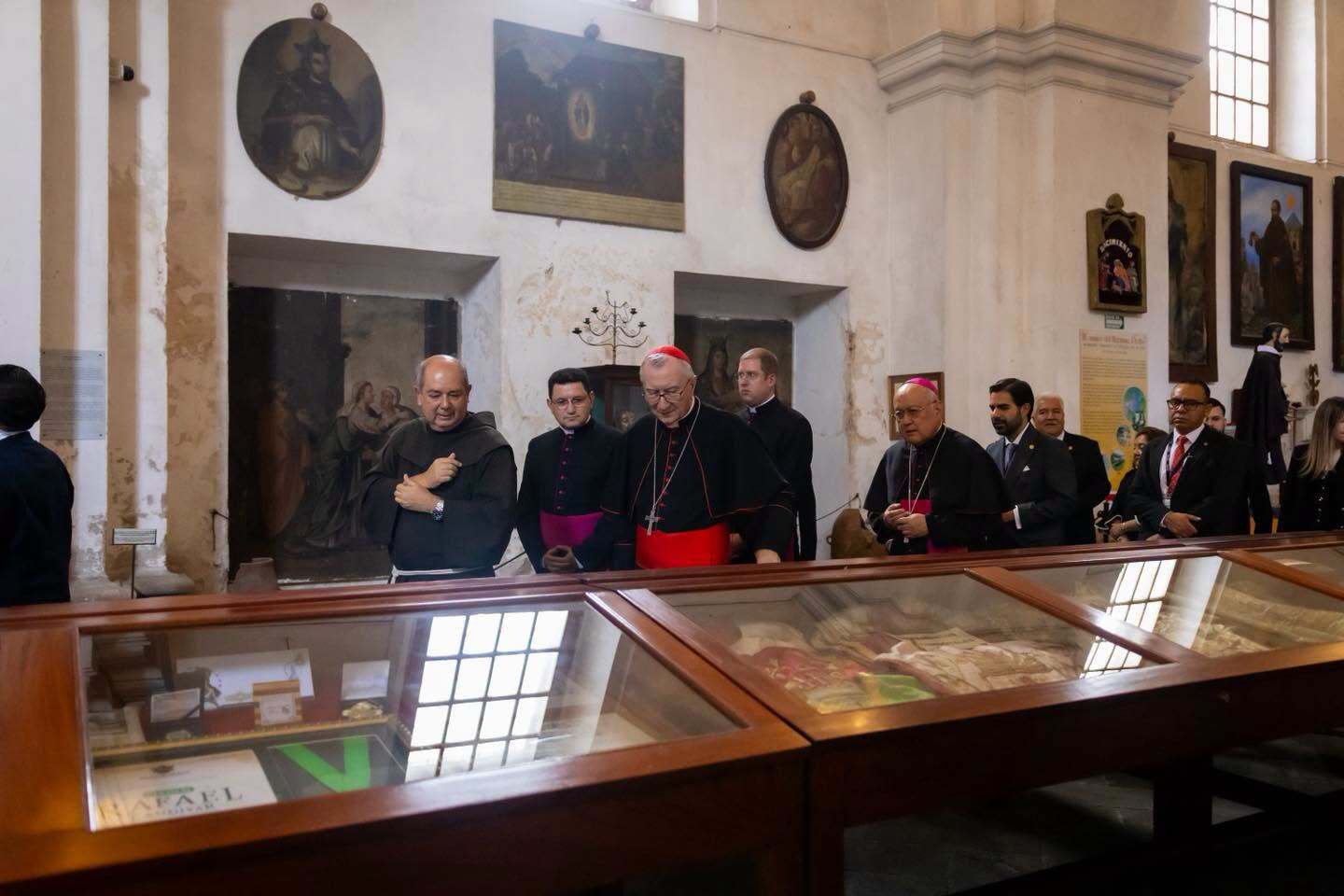 Cardenal Pietro Parolin visita Guatemala tumba del Santo Hermano Pedro Sacatepéquez