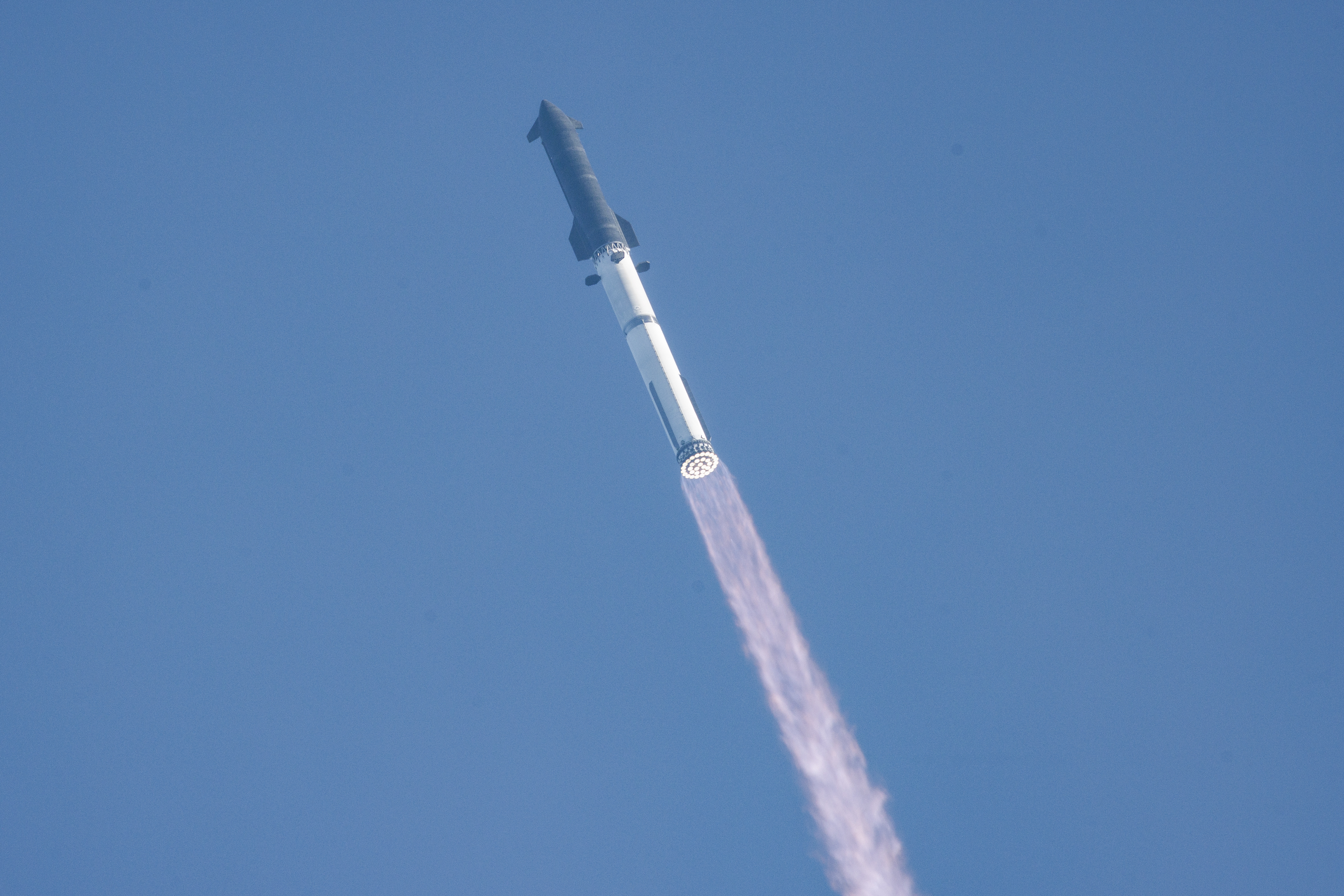 SpaceX launches Starship to deploy Starlink V3 satellites for first time