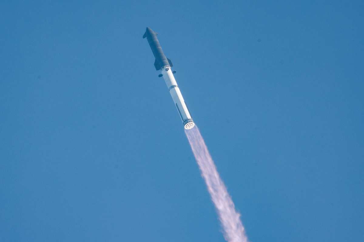 SpaceX launches Starship to deploy Starlink V3 satellites for first time