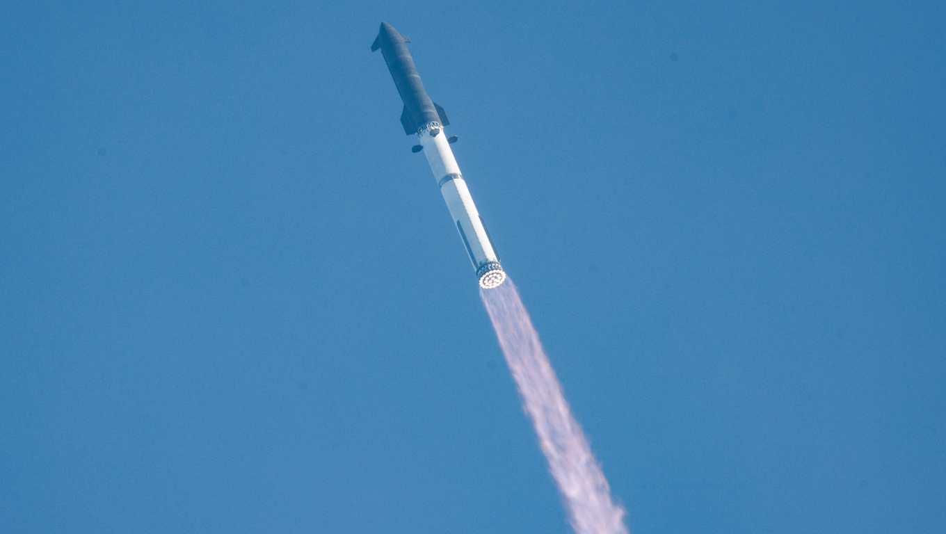 SpaceX launches Starship to deploy Starlink V3 satellites for first time