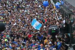 Miles de corredores nacionales e internacionales tomaron las principales calles de la capital este domingo en una jornada histrica que celebr la decimosexta edicin de la 21K y la primera Maratn de la competencia.

Foto Prensa Libre: Erick Avila.     23/08/2026
