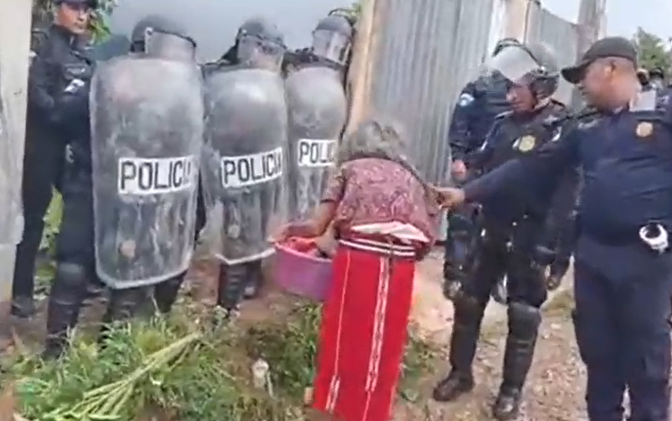 DESALOJO DE ANCIANA EN NEBAJ