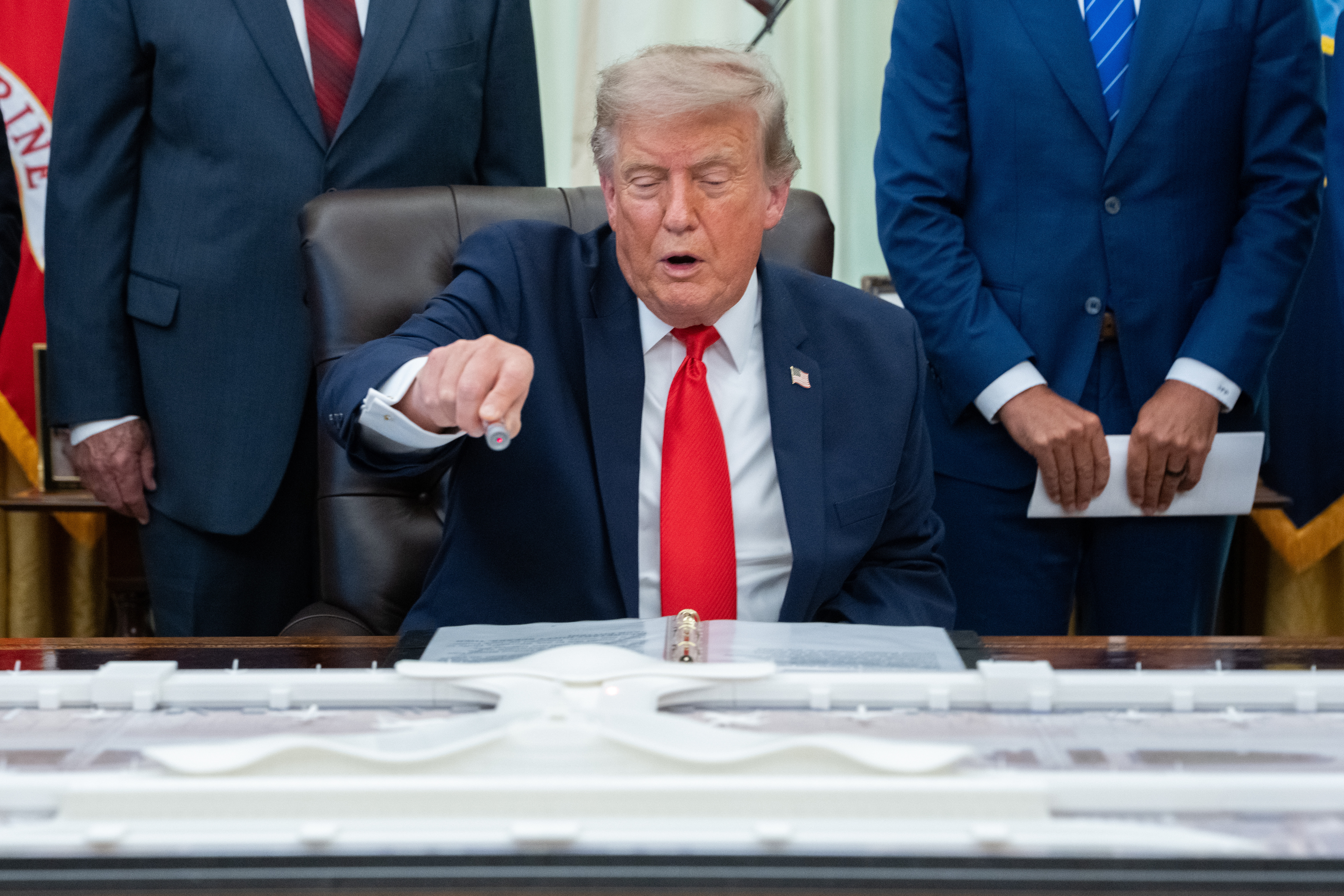 El presidente estadounidense Trump anuncia el rediseño y la renovación del Aeropuerto Internacional Washington Dulles.