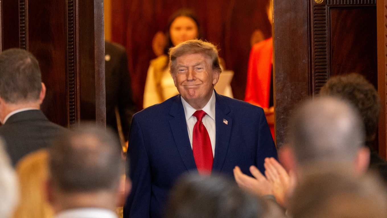 El presidente Trump asiste a una mesa redonda de la industria minera estadounidense.