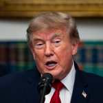 El presidente estadounidense Donald Trump se reúne con líderes tecnológicos en la Casa Blanca.