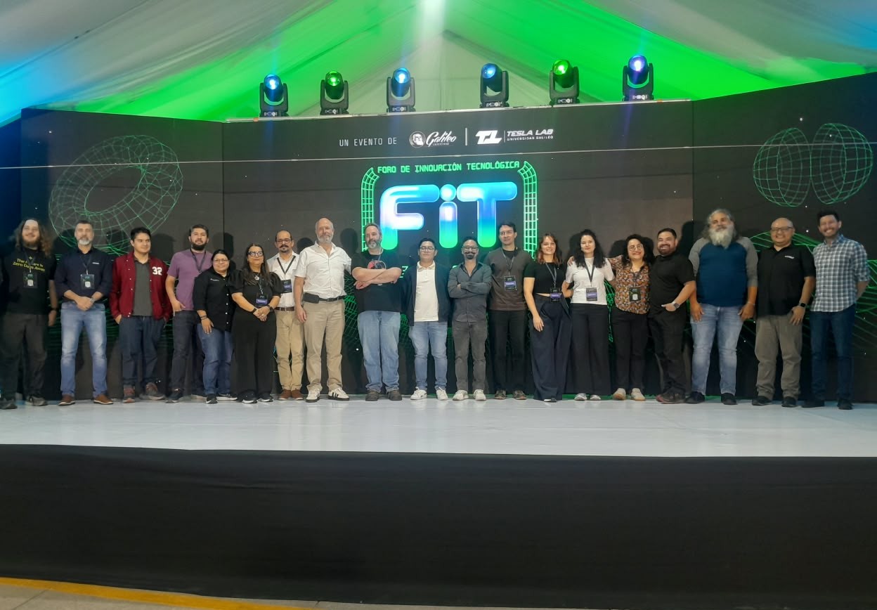 Algunos de los expositores en la XVII edición del Foro de Innovación Tecnológica de la Universidad Galileo. (Foto Prensa Libre: Ana Lucía Mendizábal)