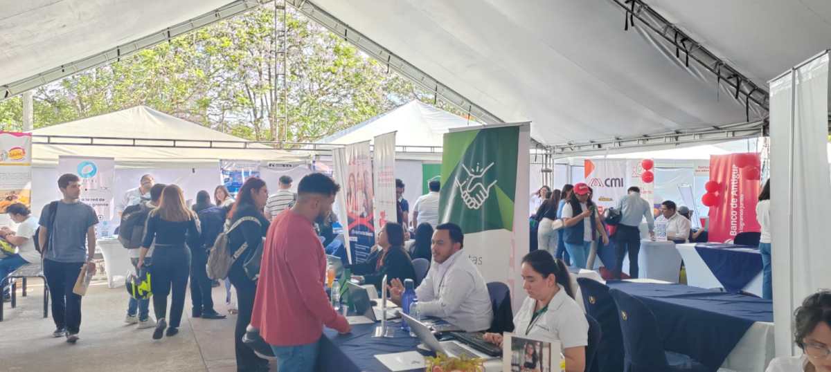 Primera Feria Nacional del Empleo de 2026, en la que más de dos mil guatemaltecos participaron para optar a las plazas disponibles. (Foto, Prensa Libre: Glenda Burrión)