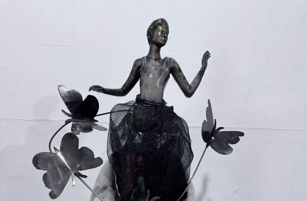 Los artistas que exponen en esta muestra parten de materiales de desecho para crear sus obras. (Foto Prensa Libre: Festival Rotario Unpcycling Art)