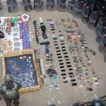 Autoridades efectúan una requisa en Pavón, donde decomisan 850 cervezas, 20 mil cajetillas de cigarrillos, presunta droga y celulares. (Foto Prensa Libre: Ejército de Guatemala)