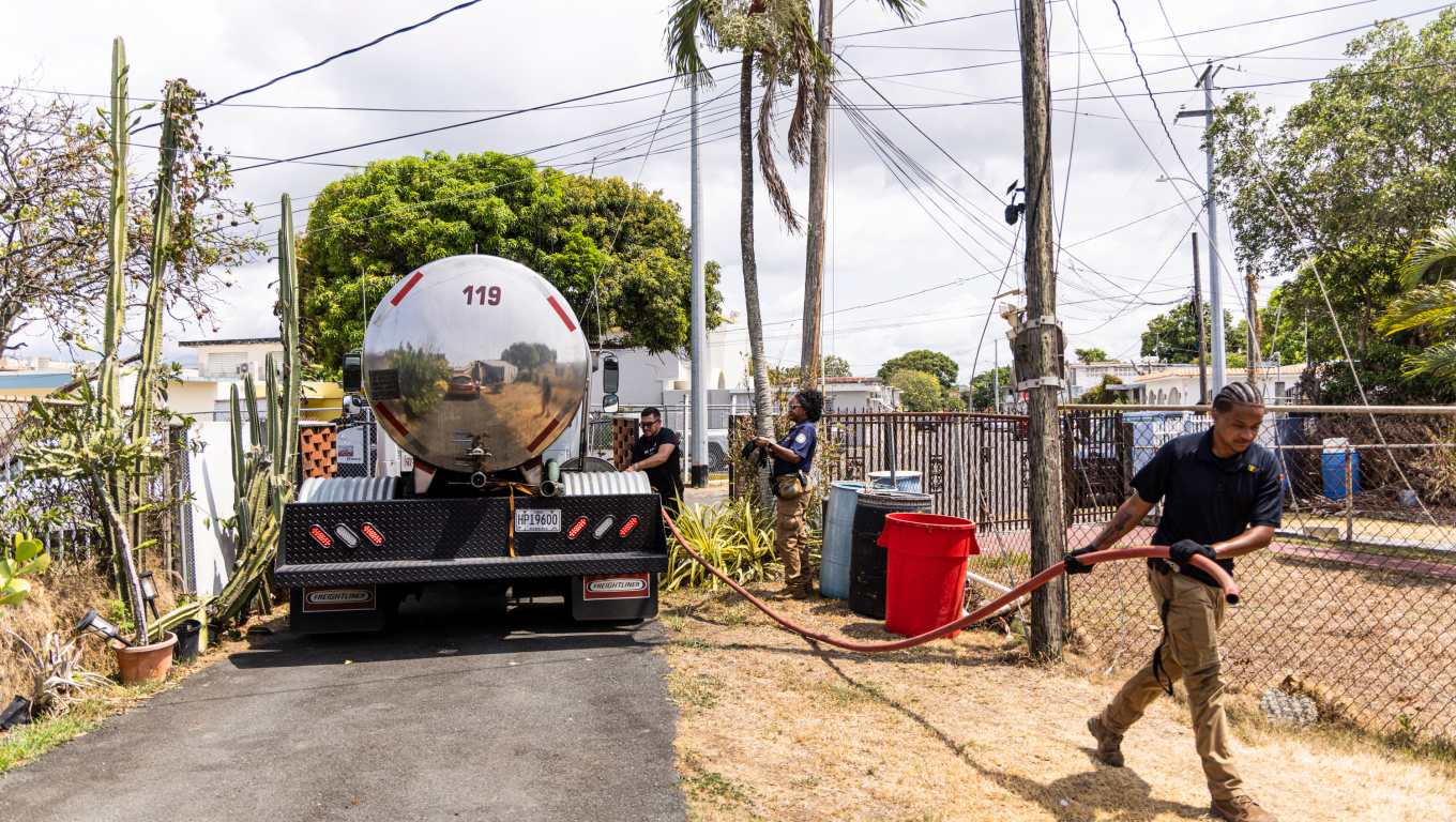 Puerto Rico sufre escasez de agua.