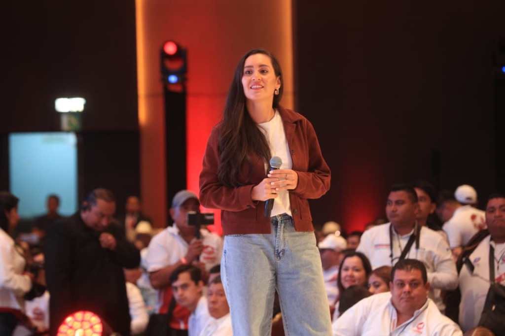 Diputada Karina Paz integrante del partido político Firmes