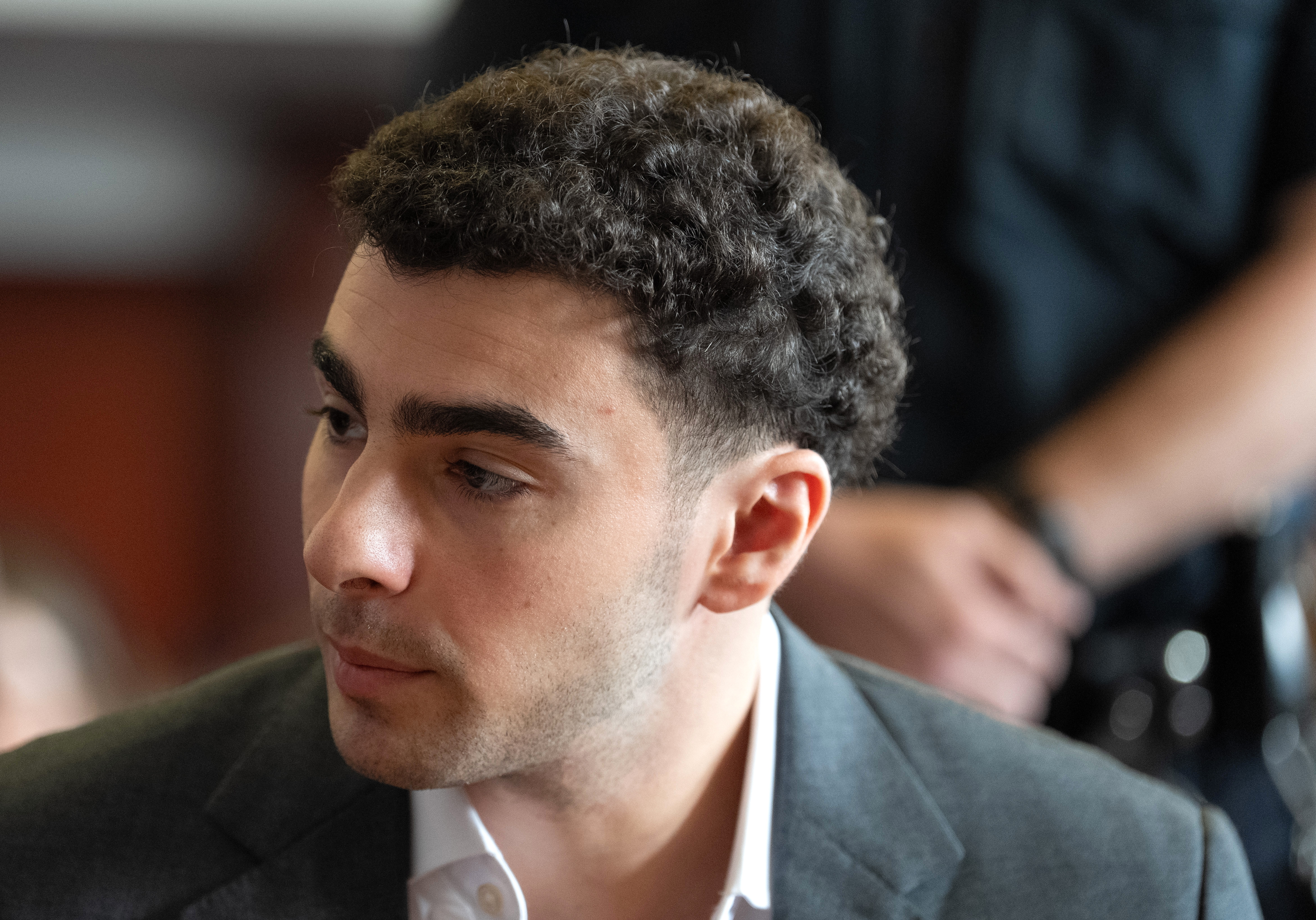 Luigi Mangione asiste a la audiencia preliminar en el Tribunal Penal de Manhattan.