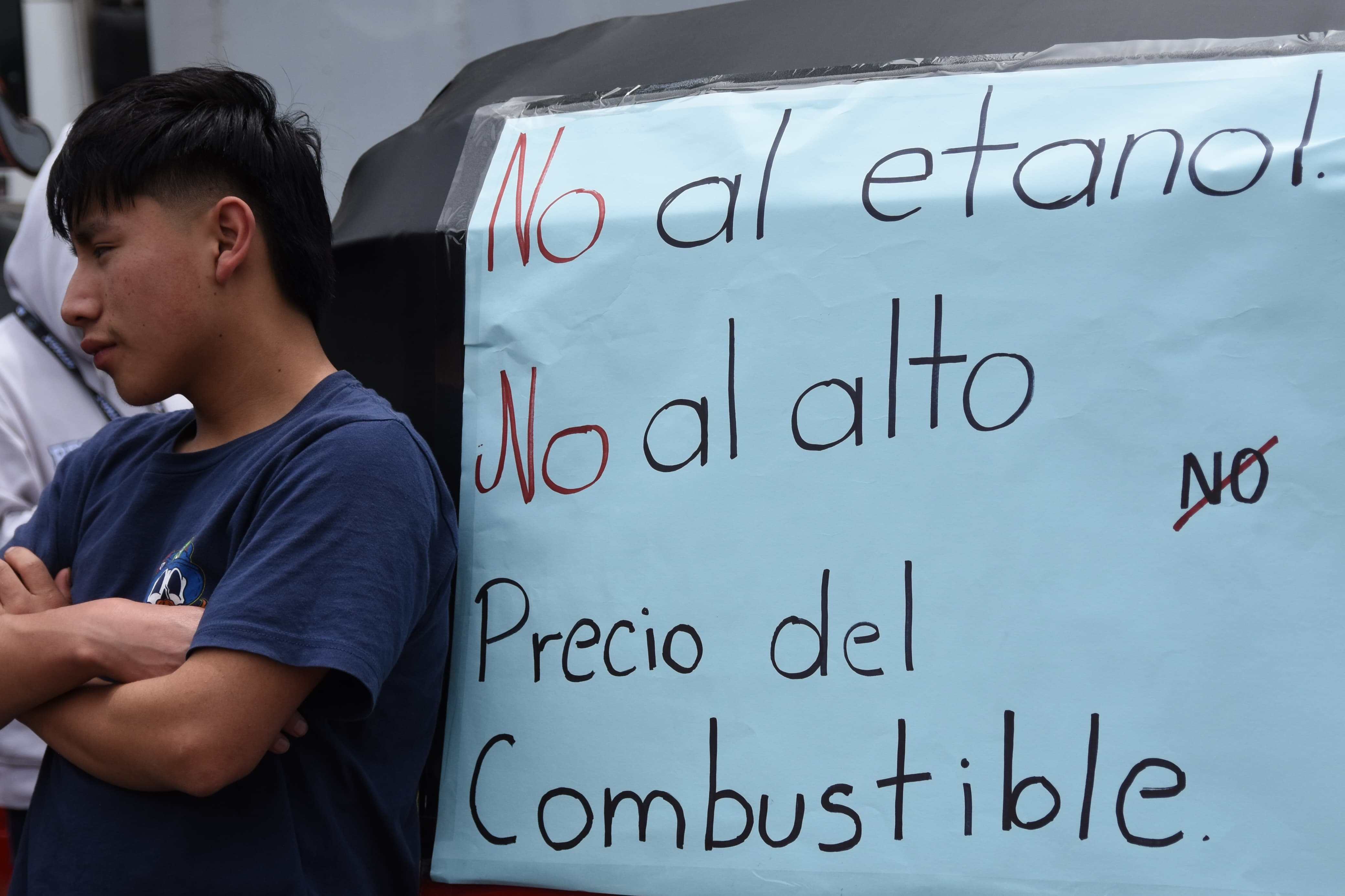 MANIFESTACIONES POR AUMENTO A COMBUSTIBLES'