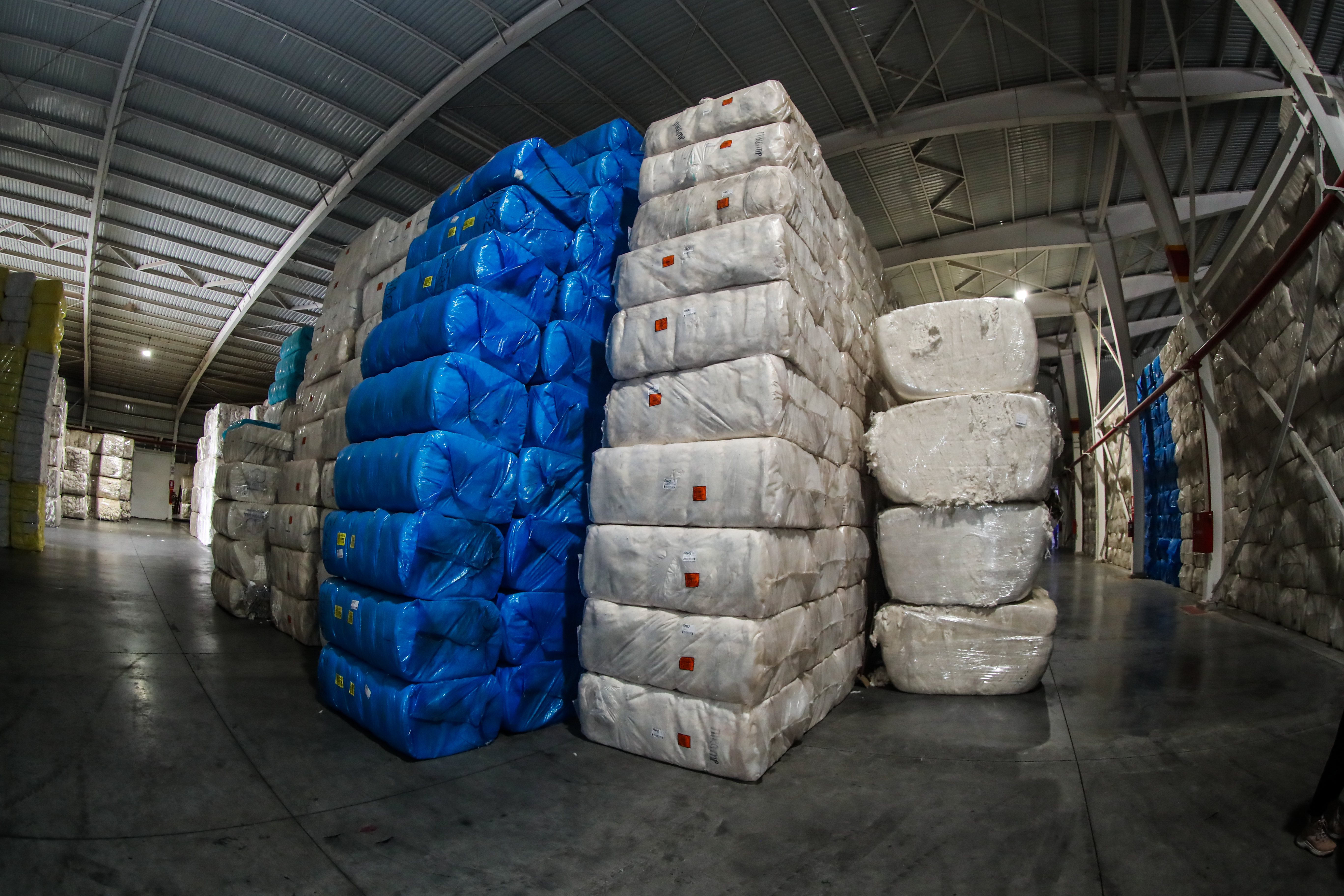 En la sede de Palín, Escuintla, Grupo Imperial posee una bodega activa con una capacidad para 25 mil pacas de algodón. (Foto Prensa Libre: Juan Diego González)