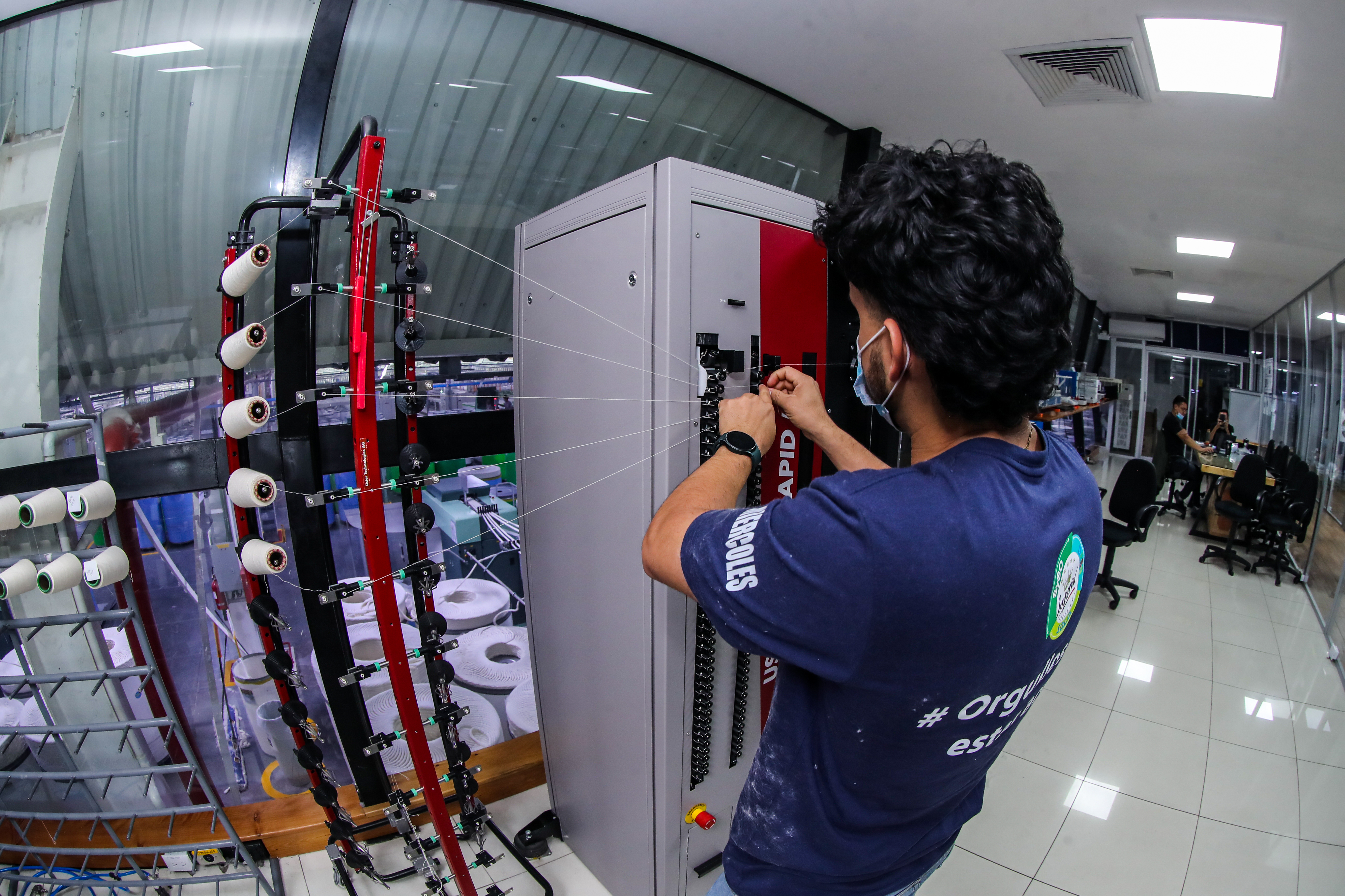 En gran parte de la planta se mantienen unas condiciones climáticas de 28 grados centígrados y 50% de humedad. (Foto Prensa Libre: Juan Diego González)