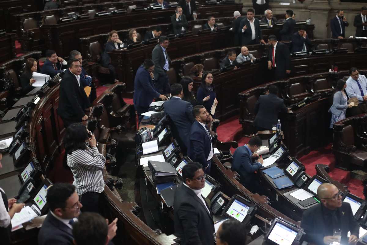 Pleno del Congreso de Guatemala durante una sesión legislativa mientras se mantiene vigente el aumento salarial e indemnización para diputados tras resolución de la CC.