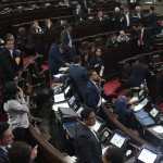 Pleno del Congreso de Guatemala durante una sesión legislativa mientras se mantiene vigente el aumento salarial e indemnización para diputados tras resolución de la CC.