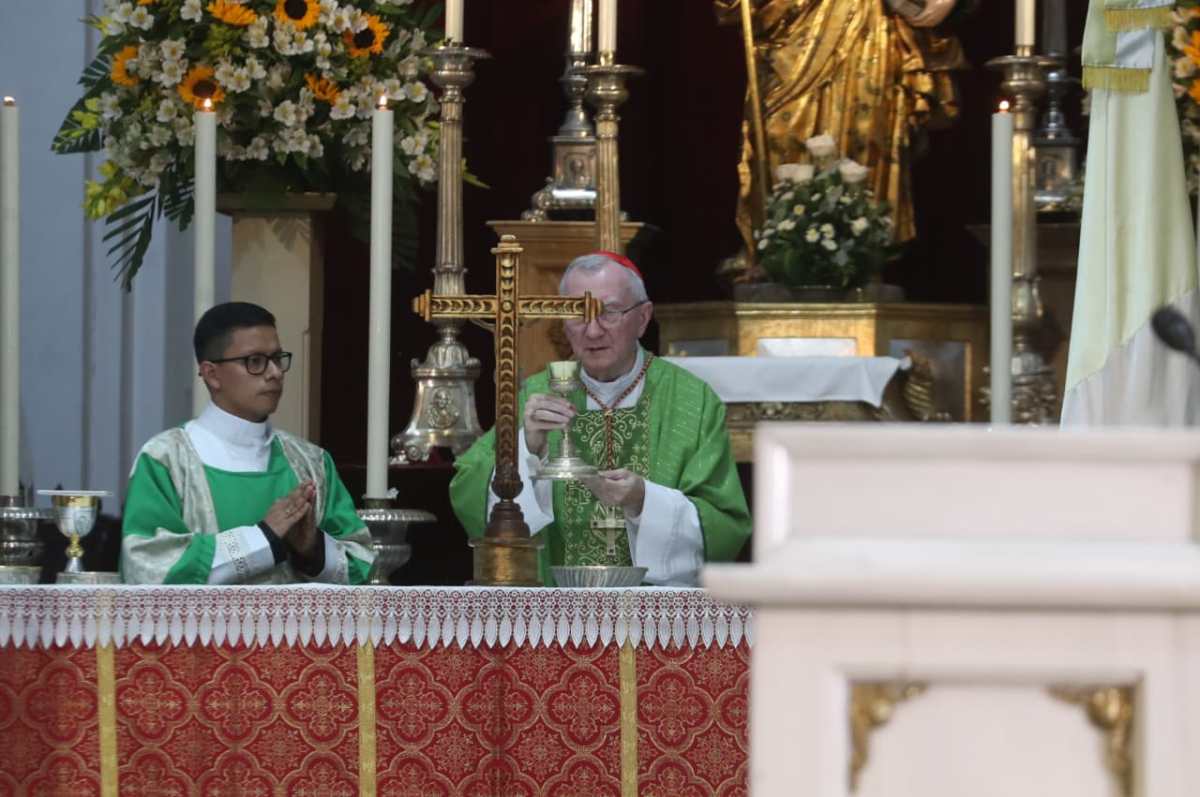 PIETRO PAROLIN EN CATEDRAL DE GUATEMALA