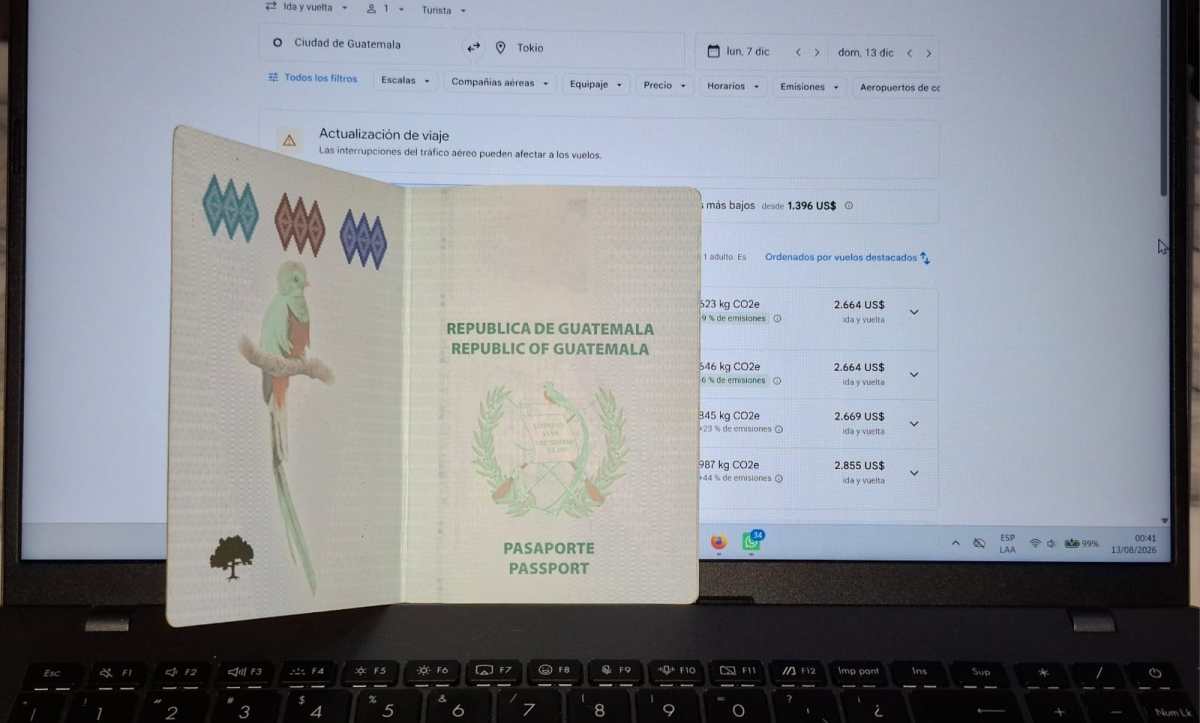 Los guatemaltecos pueden realizar la renovación del pasaporte mediante el trámite ordinario o recurrir al servicio exprés en el Aeropuerto Internacional La Aurora, según su situación y necesidad de viaje. (Foto, Prensa Libre: Glenda Burrión)