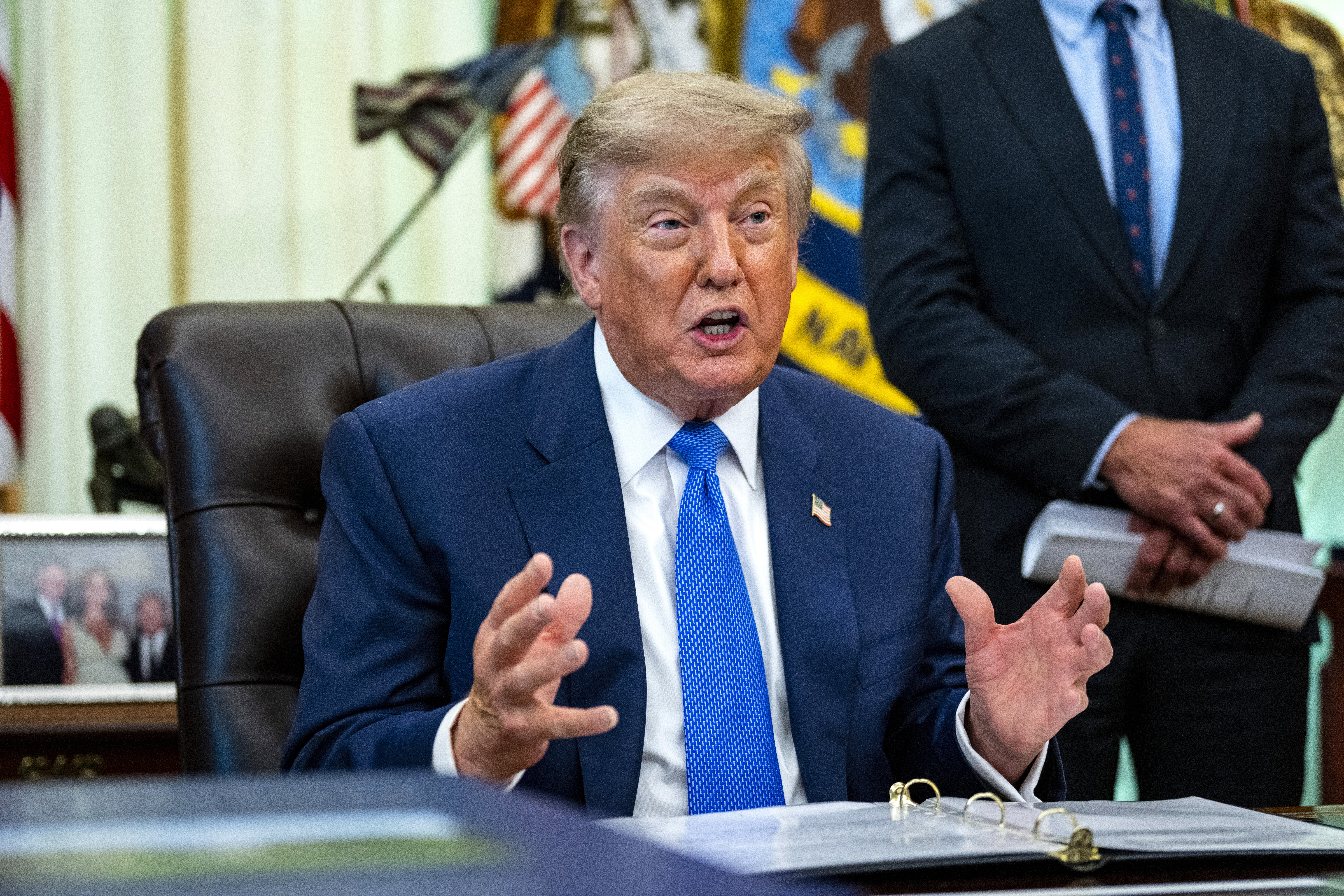 El presidente estadounidense Trump firma una orden ejecutiva sobre vacunas infantiles.