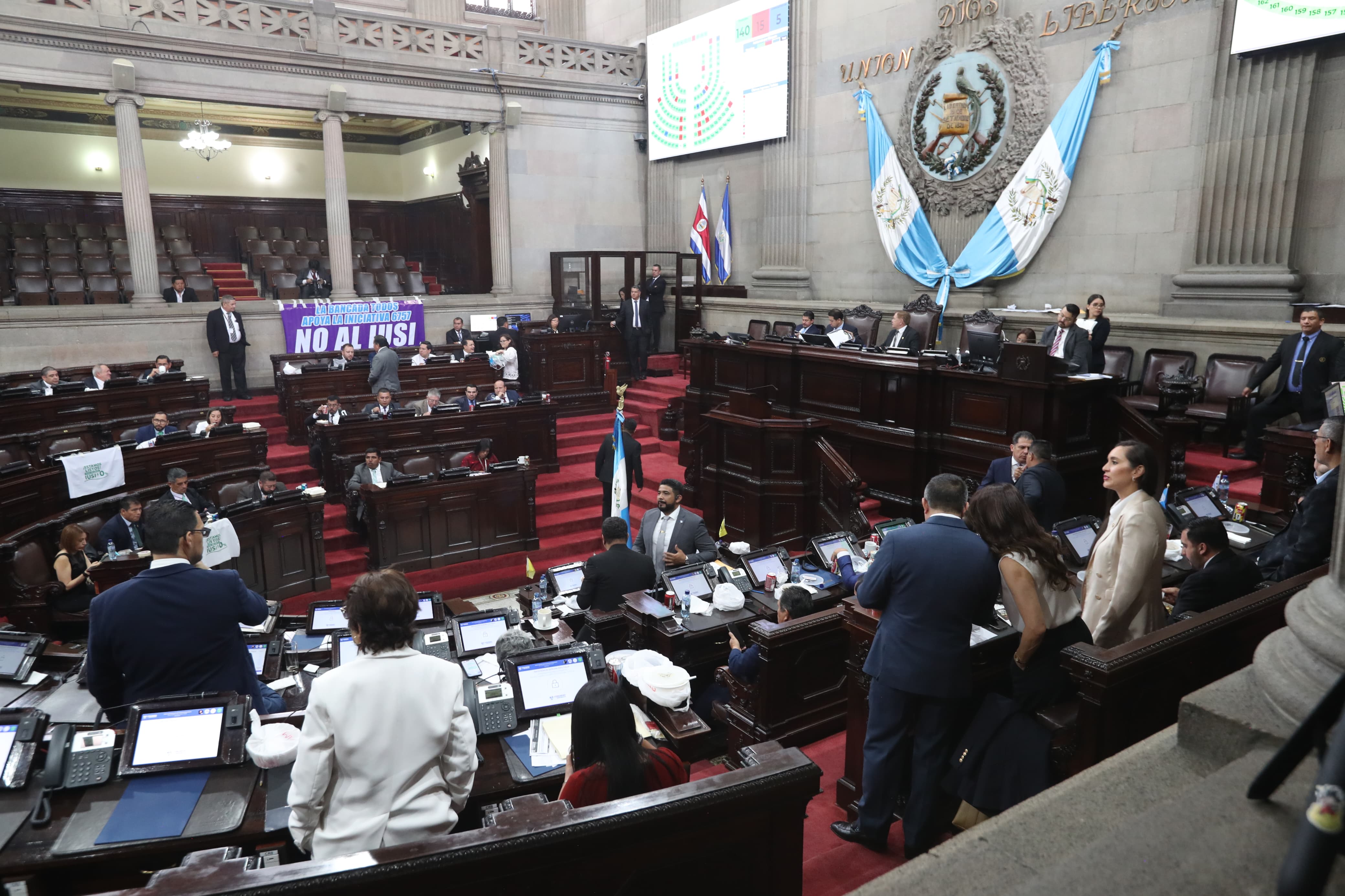 La reforma al IUSI, aprobada por el Congreso el pasado 29 de julio, plantea cambios en el pago del impuesto y genera cuestionamientos por su poco análisis técnico y fiscal advierte un análisis del Icefi. (Foto, Prensa Libre: Moisés Xec).