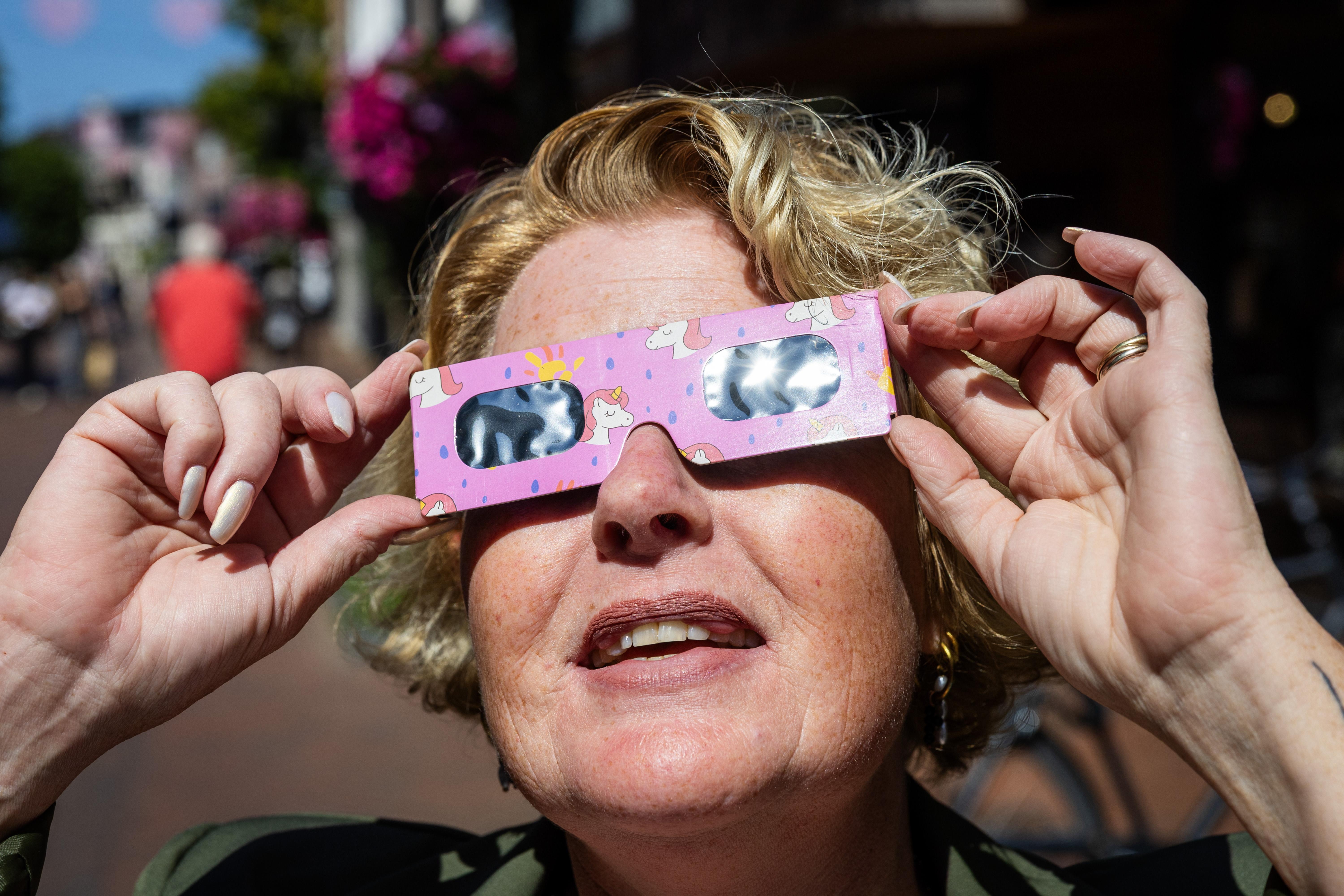 Preparativos para la observación del eclipse solar
