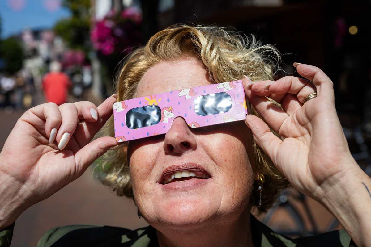 Preparativos para la observación del eclipse solar