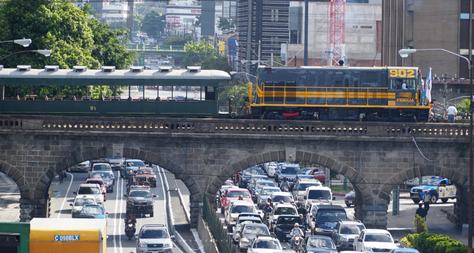 El MetroRiel proyecta conectar Centra Sur, en Cenma, zona 12, con Centra Occidente, en zona 17, mediante un trazado que podría utilizar parte de la actual línea férrea de Fegua. (Foto, Prensa Libre: cortesía Fegua)